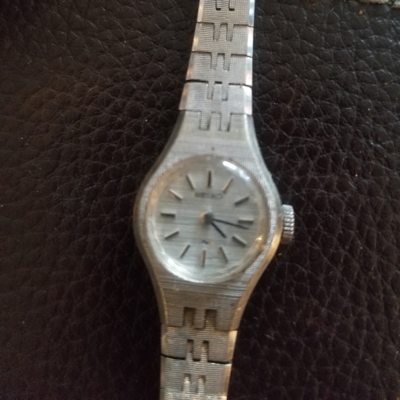 VINTAGE LADIES SEIKO - Picture 2 of 3